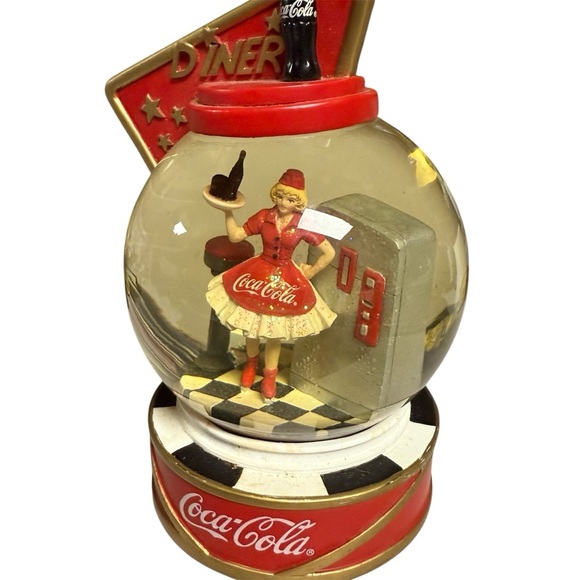 Coca Cola Diner Glitter Globe - Picture 2 of 6